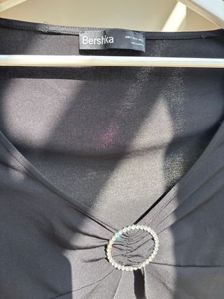Camiseta Bershka S con detalle joya