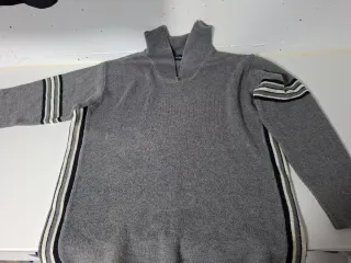 Jersey cuello alto sport con franjas