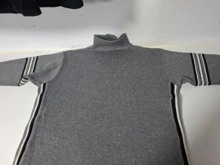 Jersey cuello alto sport con franjas