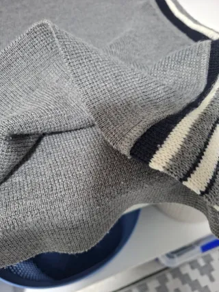 Jersey cuello alto sport con franjas