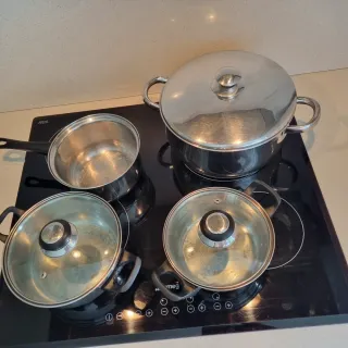 Batería de Cocina Metálica con Tapas