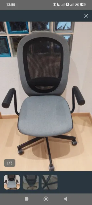 Silla de oficina ergonómica gris y negra