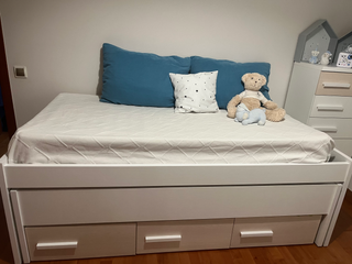 Cama infantil con almacenaje : colchón incluido.