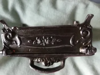 Caja de metal decorada años 20, 6×10×6,5cm.