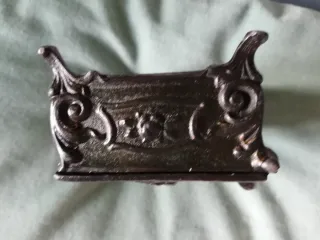 Caja de metal decorada años 20, 6×10×6,5cm.