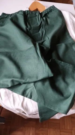 Pigiama a righe con pantaloni verdi