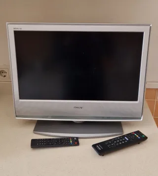 Televisor Sony KDL-2020 (TV) + decodificador TDT.