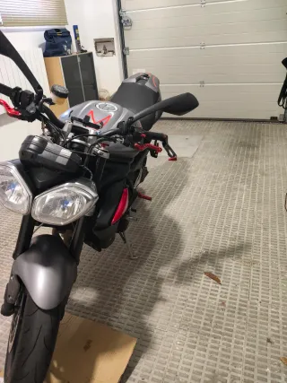 Triumph Street Triple 675 R 2016 Gris/Roja