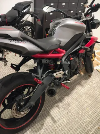 Triumph Street Triple 675 R 2016 Gris/Roja