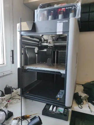 Bambu Lab H2S con AMS 2