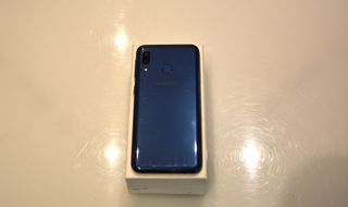 Samsung Galaxy A20e + Funda