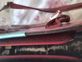 Bolso rojo efecto piel cocodrilo