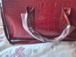 Bolso rojo efecto piel cocodrilo