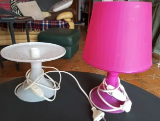 Lámpara de mesa Ikea rosa/morada