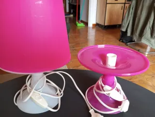 Lámpara de mesa Ikea rosa/morada