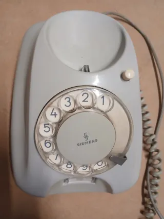 Teléfono de mesa gris