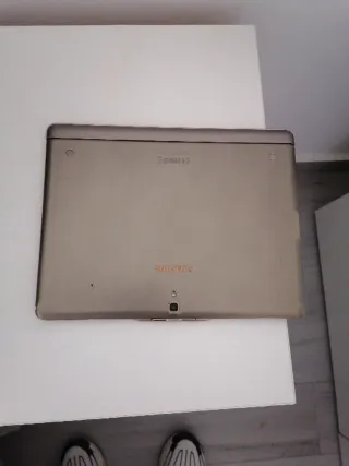 Tablet Samsung SM-T800 con Teclado