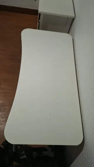 Mesa de estudio con silla a juego