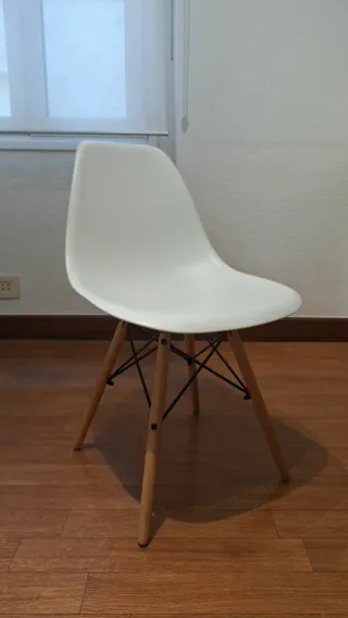 Mesa de estudio con silla a juego