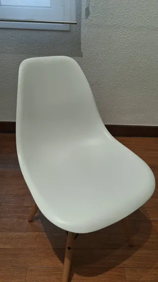 Mesa de estudio con silla a juego