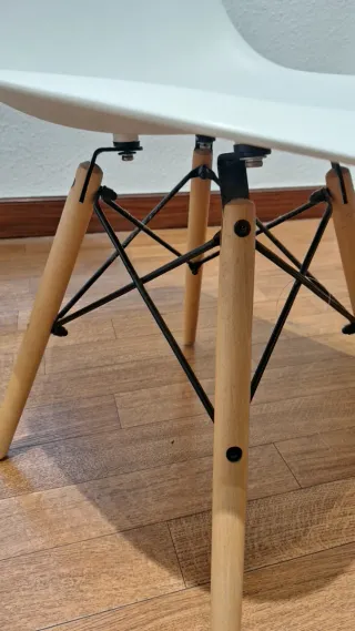 Mesa de estudio con silla a juego