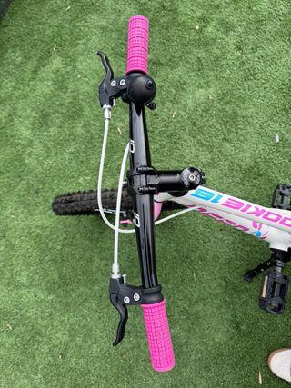 Bicicleta infantil blanca y rosa Deed Rookie 16”