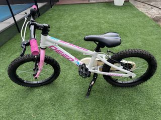 Bicicleta infantil blanca y rosa Deed Rookie 16”