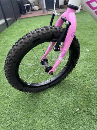 Bicicleta infantil blanca y rosa Deed Rookie 16”