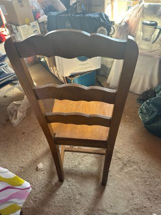 Silla de madera estilo rústico