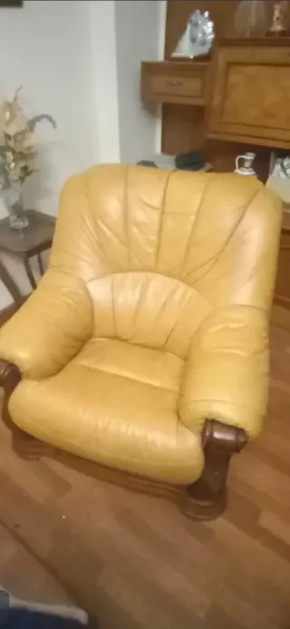 Tresillo de piel marrón