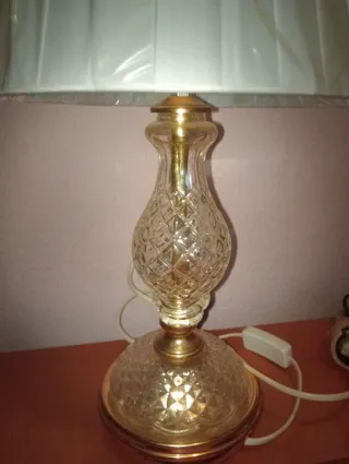 Lámpara de mesa cristal y metal dorada