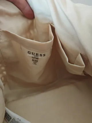 Cesta Guess de mimbre beige