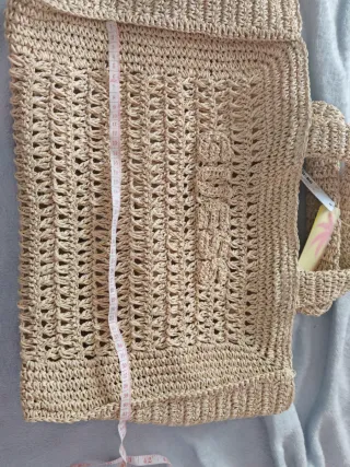 Cesta Guess de mimbre beige