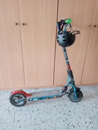 Patinete Eléctrico con Casco