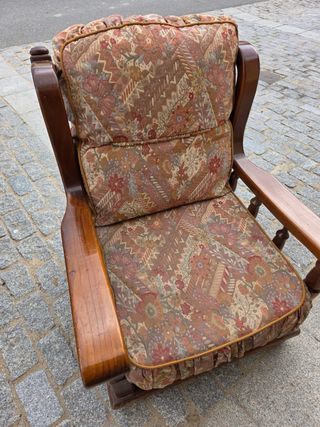 Pareja de sillones de madera.