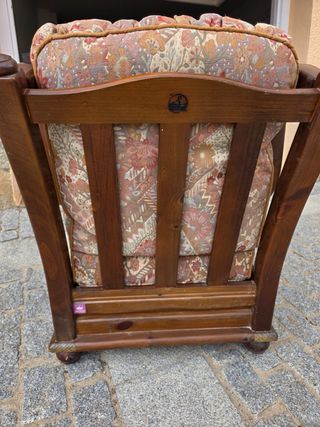 Pareja de sillones de madera.