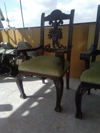 2 Sillas de Madera Tallada