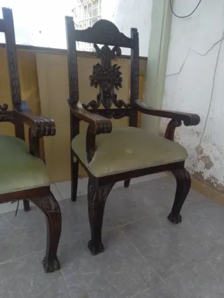 2 Sillas de Madera Tallada