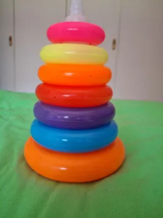 Juguete apilable de colores