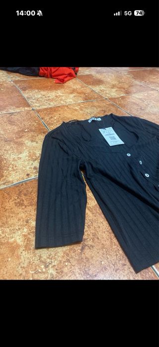 Top negro manga por el codo