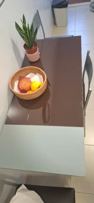 Mesa de cocina extensible más 3 sillas