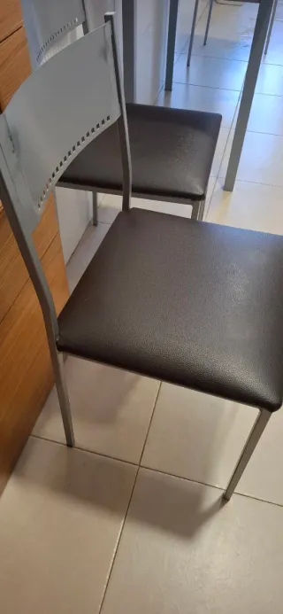 Mesa de cocina extensible más 3 sillas