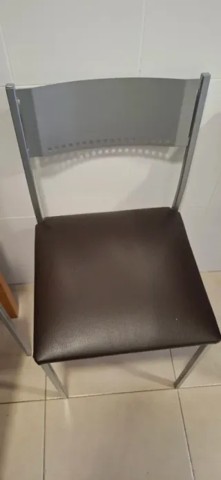 Mesa de cocina extensible más 3 sillas