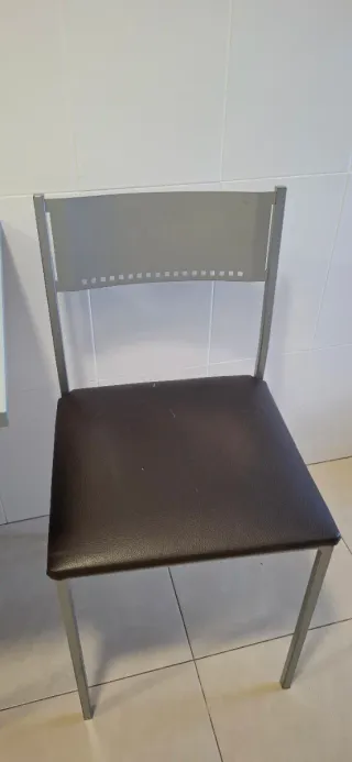 Mesa de cocina extensible más 3 sillas