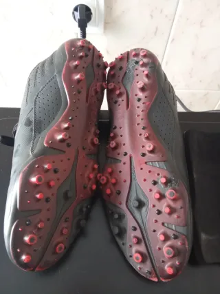 Botines de futbol y canilleras Adidas