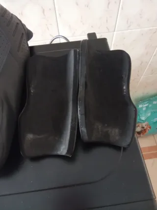 Botines de futbol y canilleras Adidas