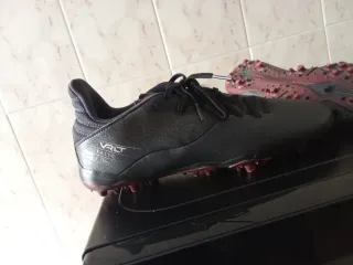 Botines de futbol y canilleras Adidas