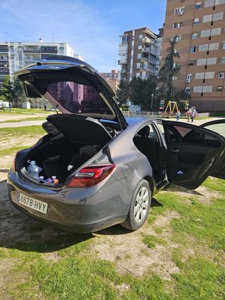 Vendo Opel Insignia año 2014 km 144023 reales