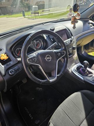 Vendo Opel Insignia año 2014 km 144023 reales