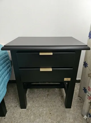 2 Mesitas de Noche de Madera